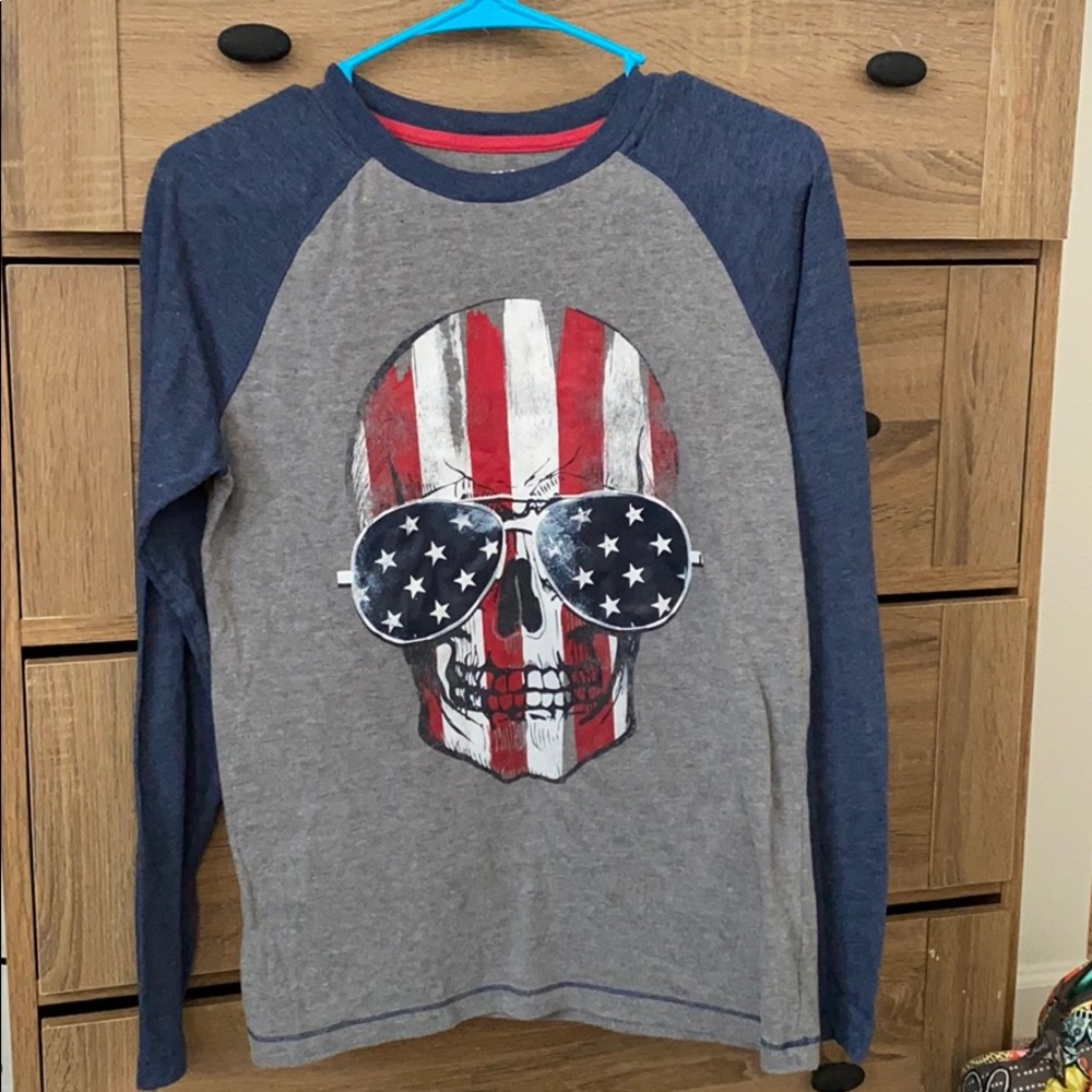 Boys XL skull flag shirt